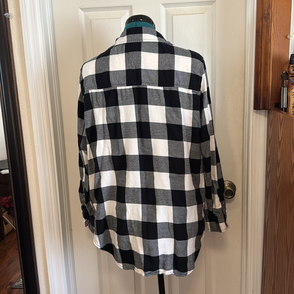 Universal Thread, Long Sleeve Button Down Flannel… - image 4